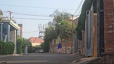 Wtf, Tante Arab Lagi Colmek Di Pinggir Jalan, Deket Rumah, Sambil Pamer Memek Basah.