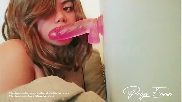 Tontonan Terpanas: Cewek India-arab Priya Emma Ngencengin Dildo Sampai Basah Kenceng
