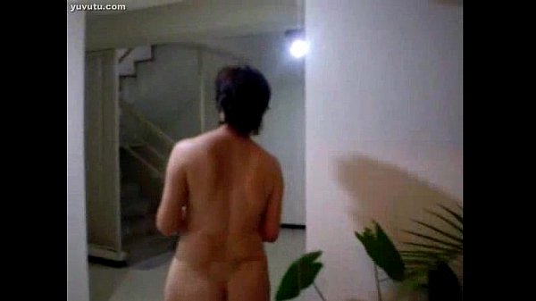 Bokep Cina Tua Lagi Siram Tanaman Pake Air, Pantatnya Basah Kena Cipratan