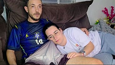 Irmã De Criação Gemendo Gostoso Enquanto O Irmão A Pega De Jeito Vendo O Jogo Do Brasil