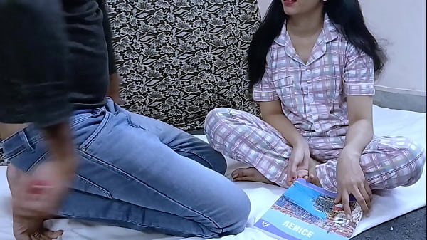 Mosi Ki Ladki Ko Nangaa Karke Chod Diya, Ghar Mein Sab Dekh Rahe The.