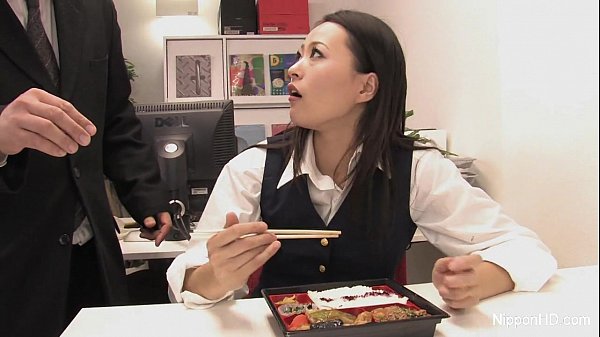 Cewek Kantor Jepang Nyepong Kontol Di Ruang Rapat