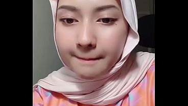 Jilbab Live, Goyangannya Bikin Makin Greget